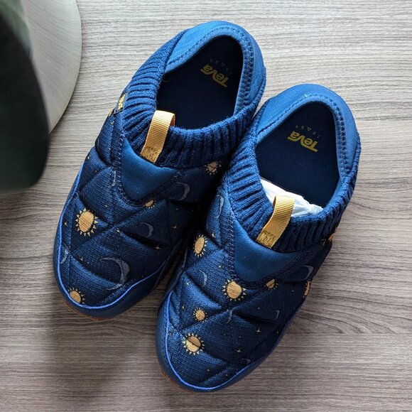 NWOT Teva ReEmber Sun and Moon Moccasin Slipper Sneakers W7 - Picture 3 of 4